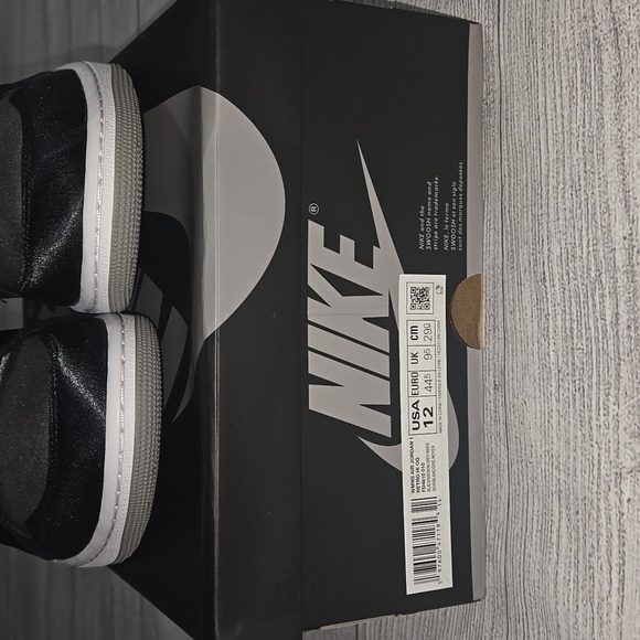 Air Jordan 1 Retro Hi OG Sneakers Black/Gray/White Size 12 Women / 10.5 Men NWT - Picture 11 of 12